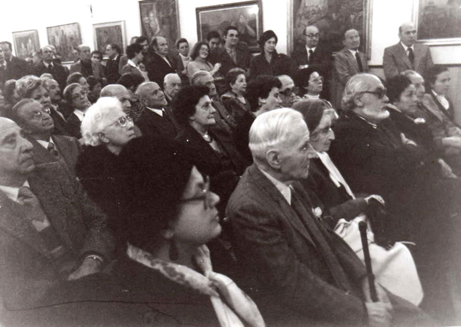 Raffaello Causa (da sin. il 4° in prima fila) alla presentazione del volume su Alberto Chiancone